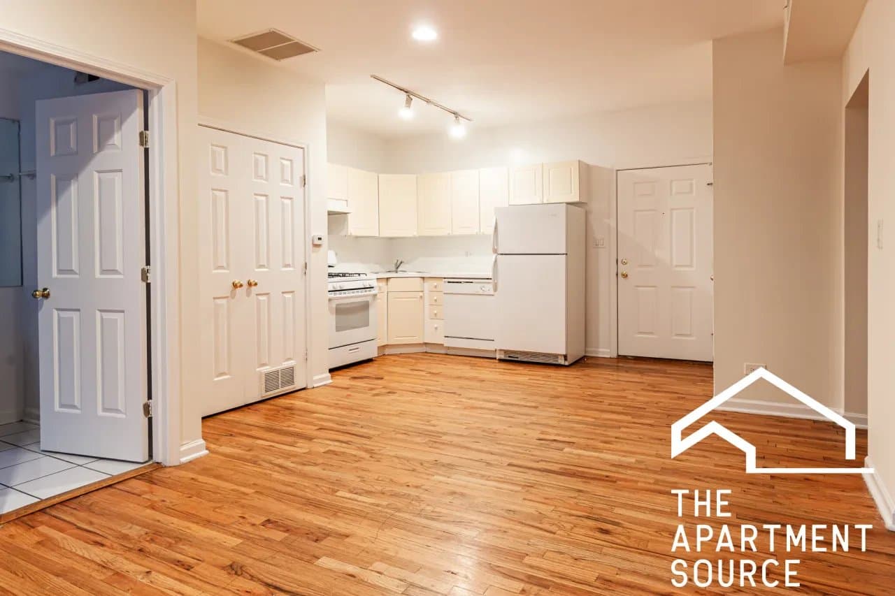 Chicago Apartment: 917 West Dakin Street #203 Chicago, IL 60613