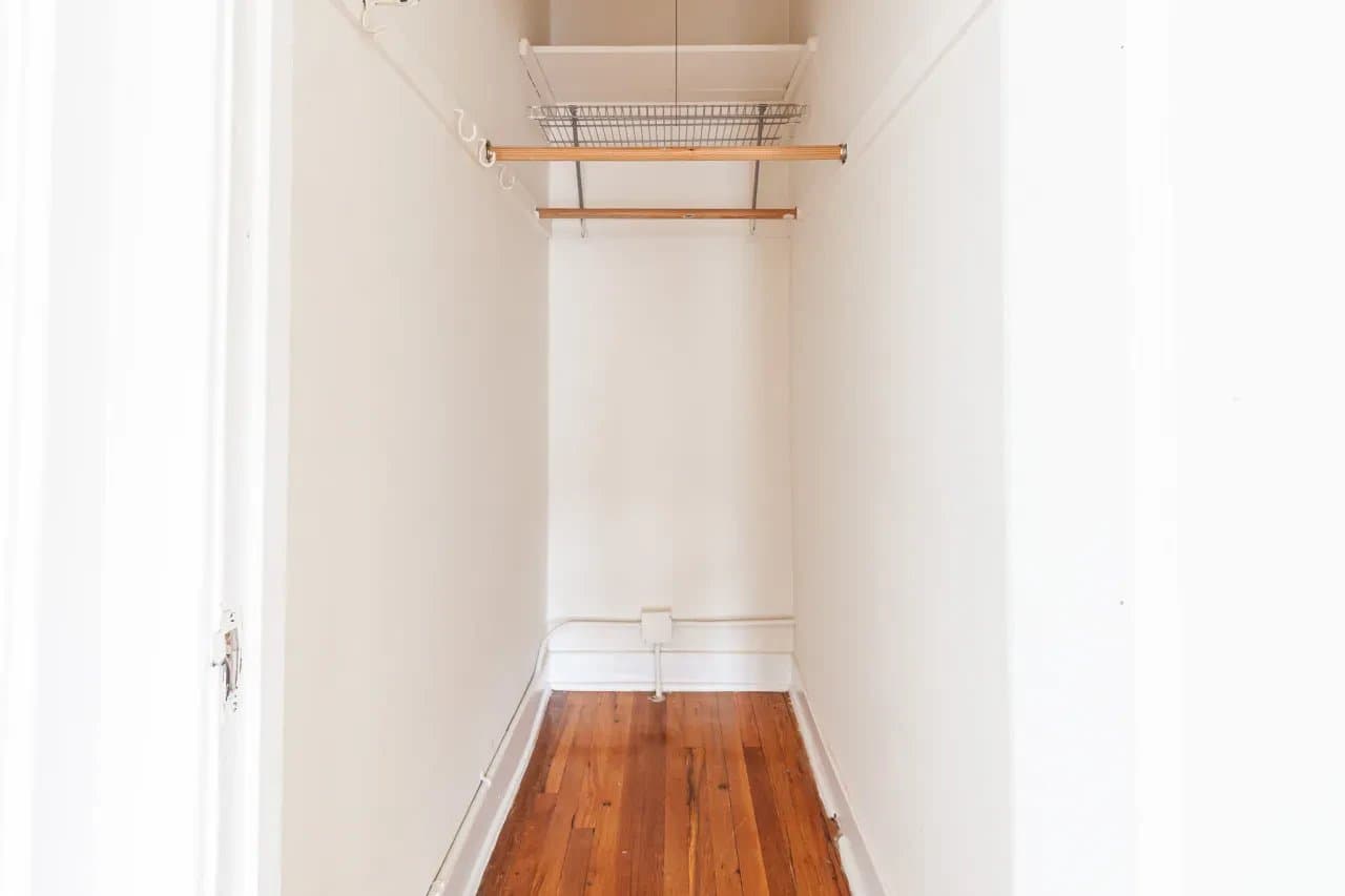 Chicago Apartment: 630 West Cornelia Avenue #N3 Chicago, IL 60657