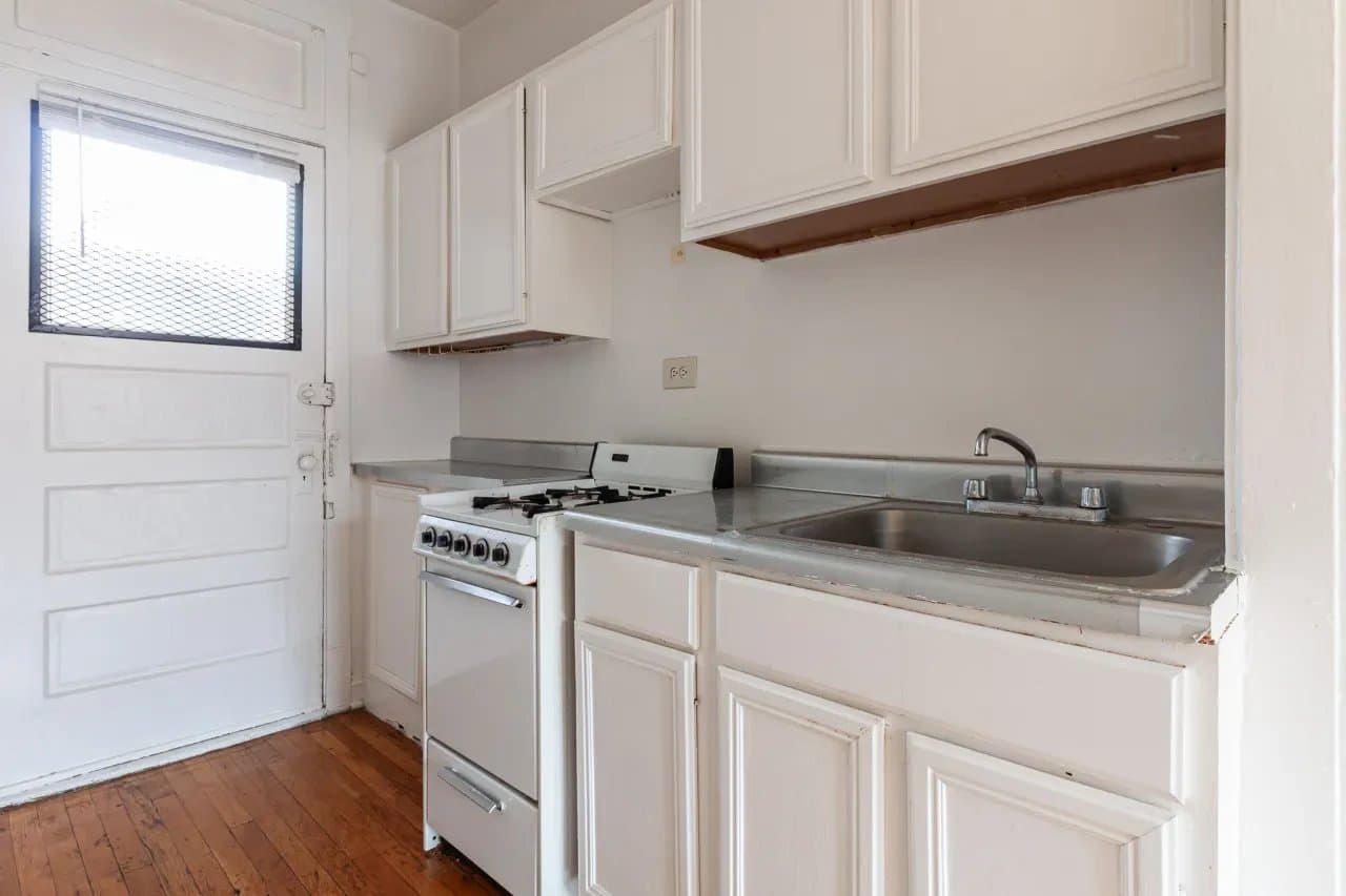 Chicago Apartment: 630 West Cornelia Avenue #N3 Chicago, IL 60657