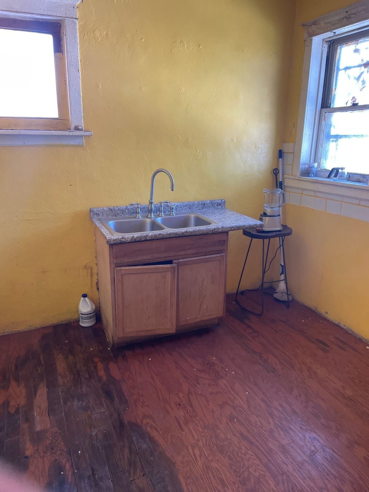 St. Louis House: 4919 Thelka Ave