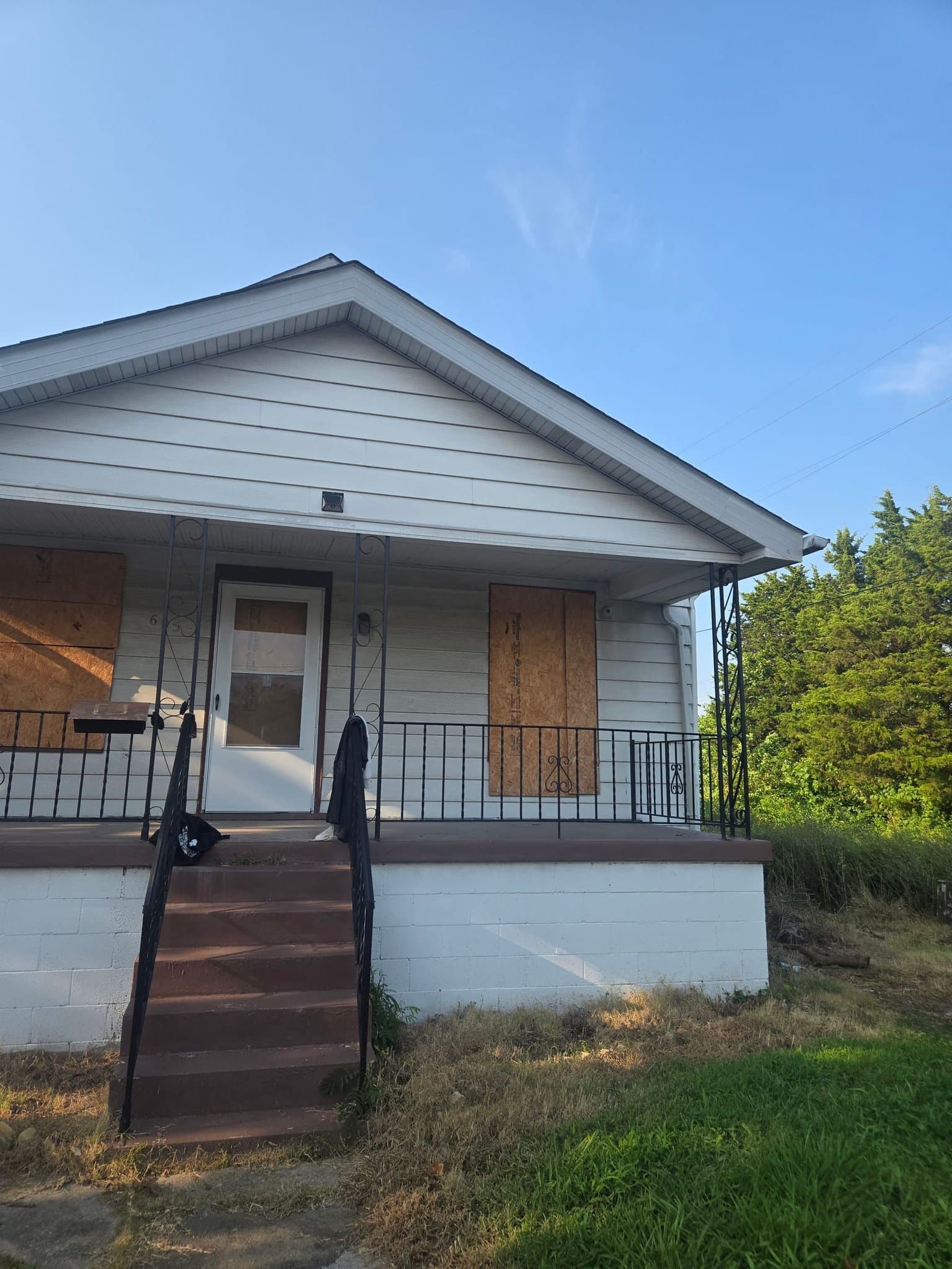 St. Louis House: 605 Fremont St