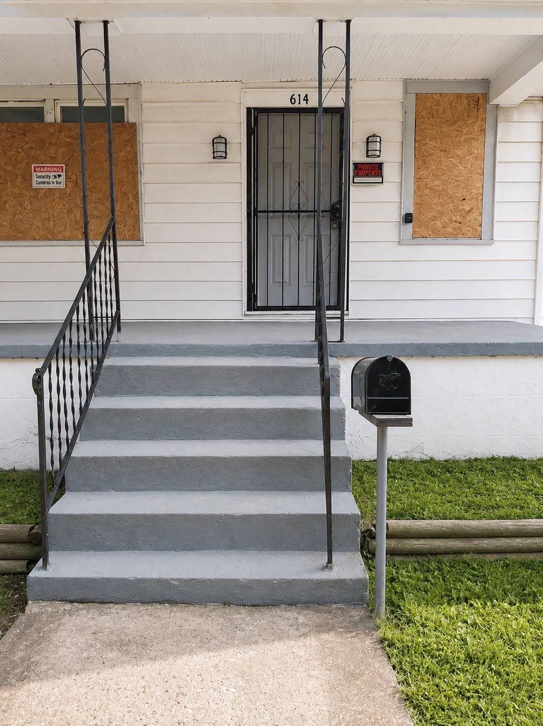 St. Louis House: 614 Fremont St
