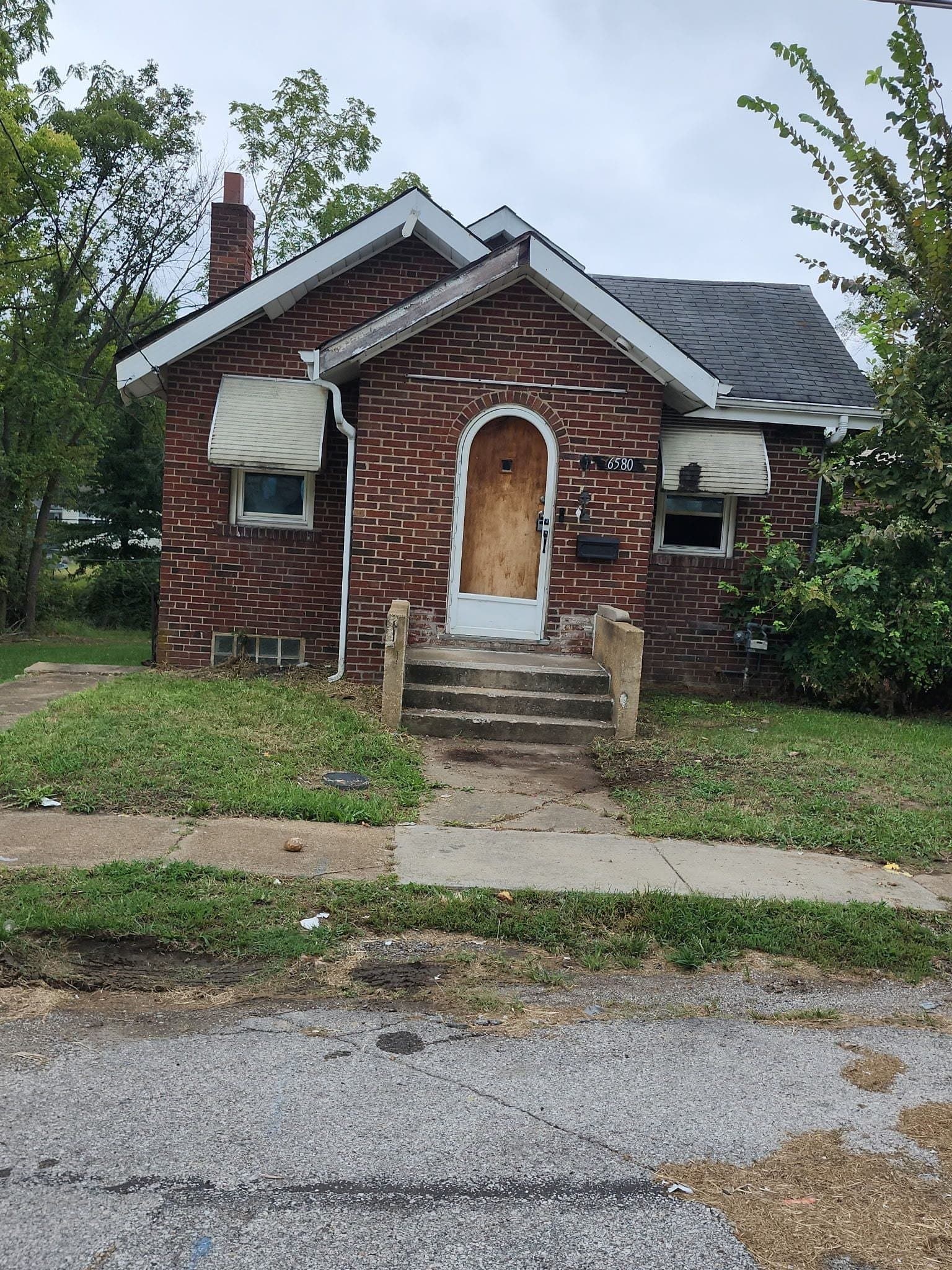 St. Louis House: 6580 Saint Louis Ave