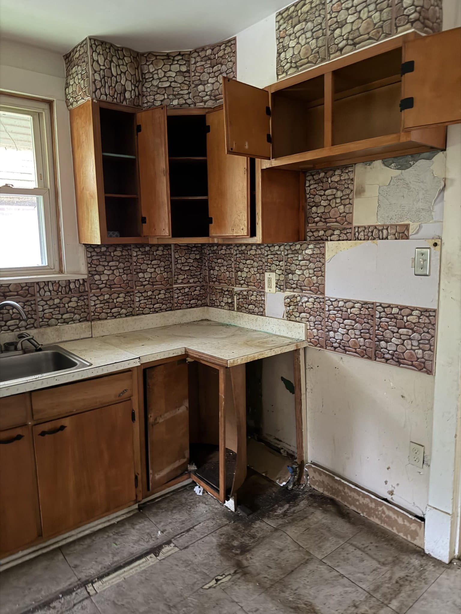 St. Louis House: 6580 Saint Louis Ave