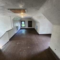 Akron House: 912 Slosson St