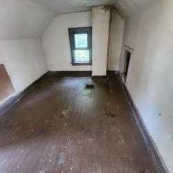 Akron House: 912 Slosson St