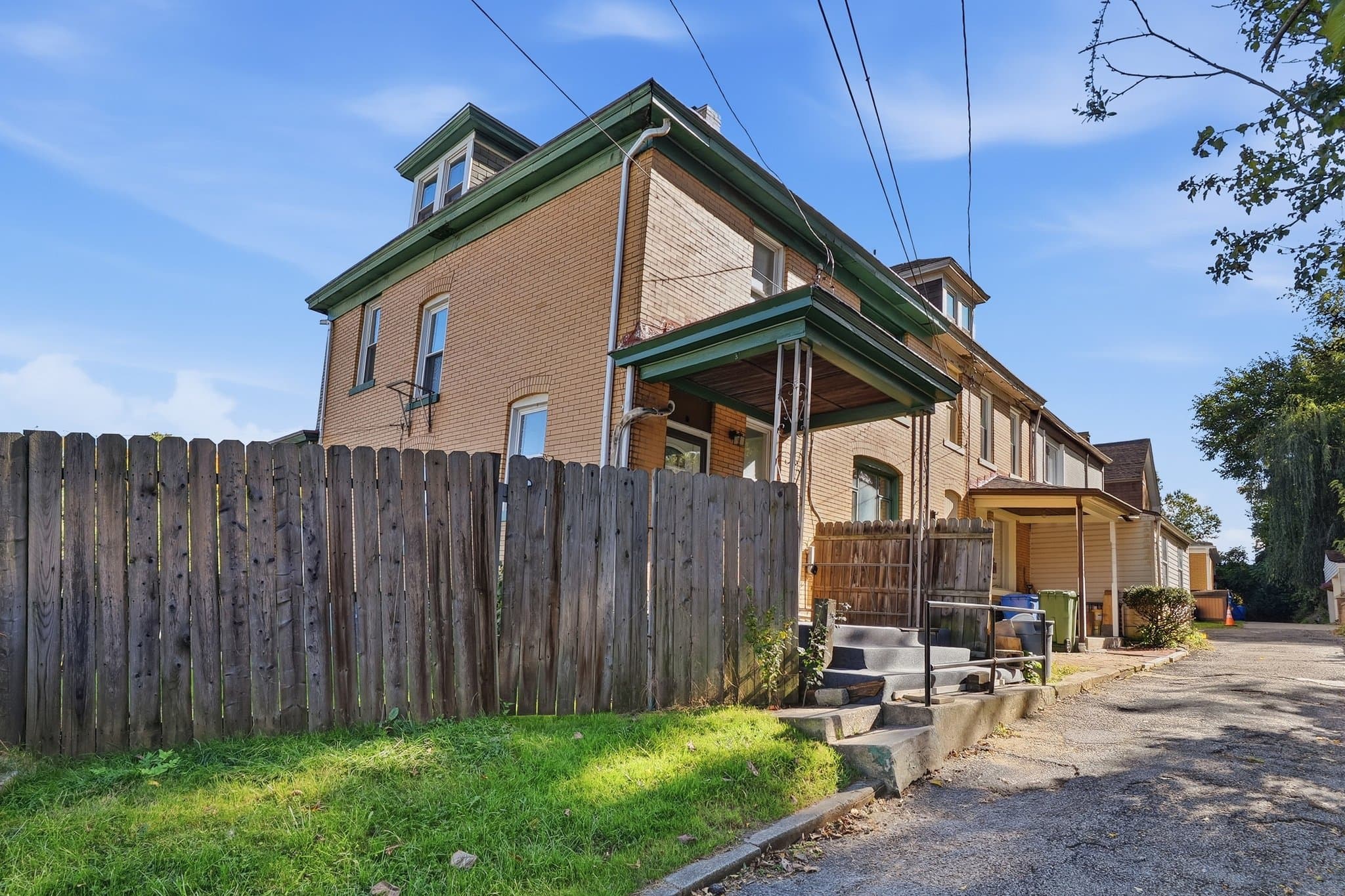 Castle Shannon House: 4000 willow Ave
