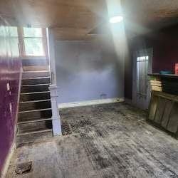 Akron House: 912 Slosson St