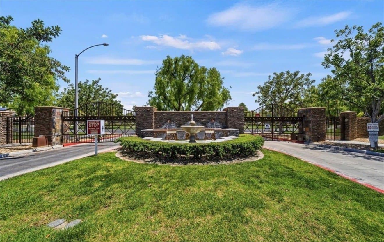 Riverside House: 11598 Countryrise Ln