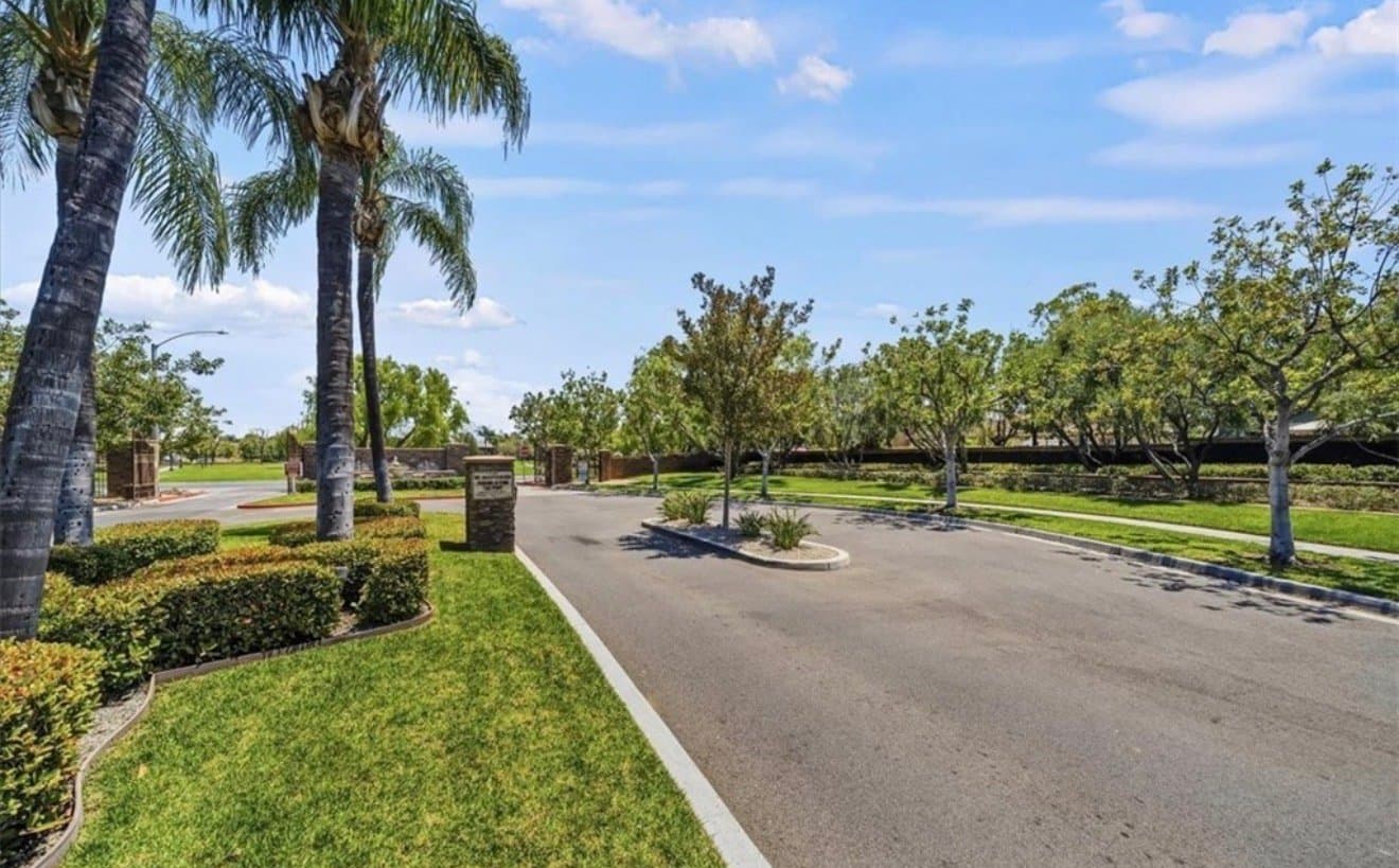 Riverside House: 11598 Countryrise Ln