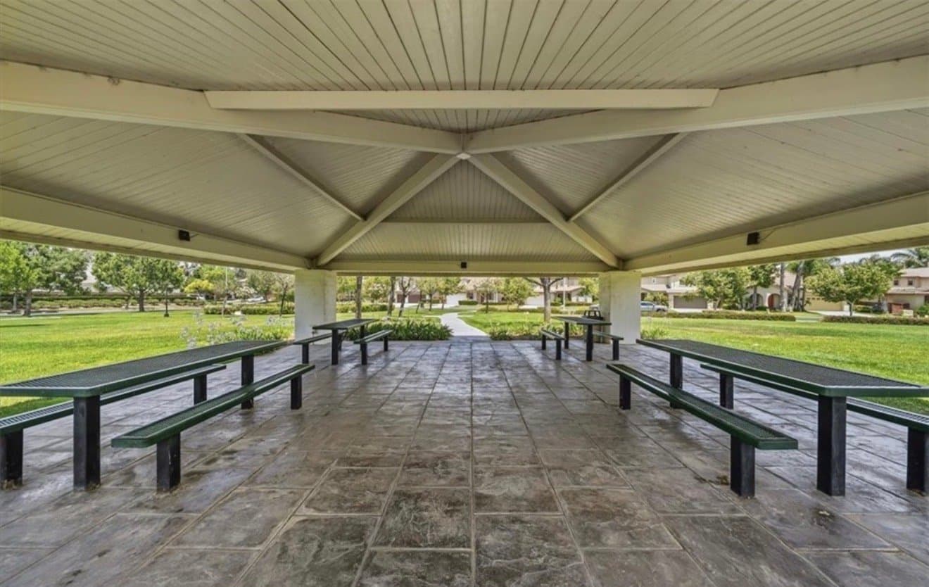 Riverside House: 11598 Countryrise Ln