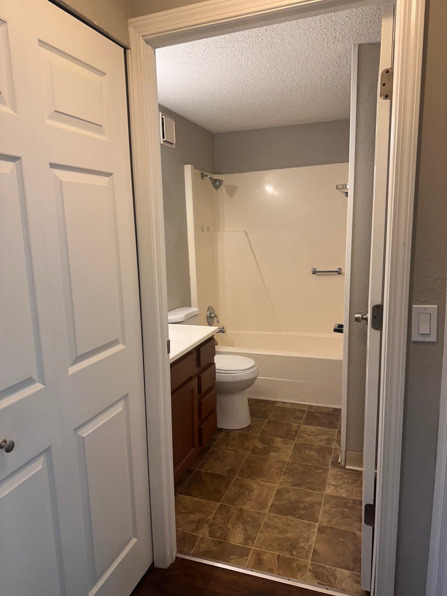 Westland Apartment: 110 Waterbury Ct