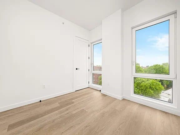 Brooklyn Condo: 11615 Cedar St