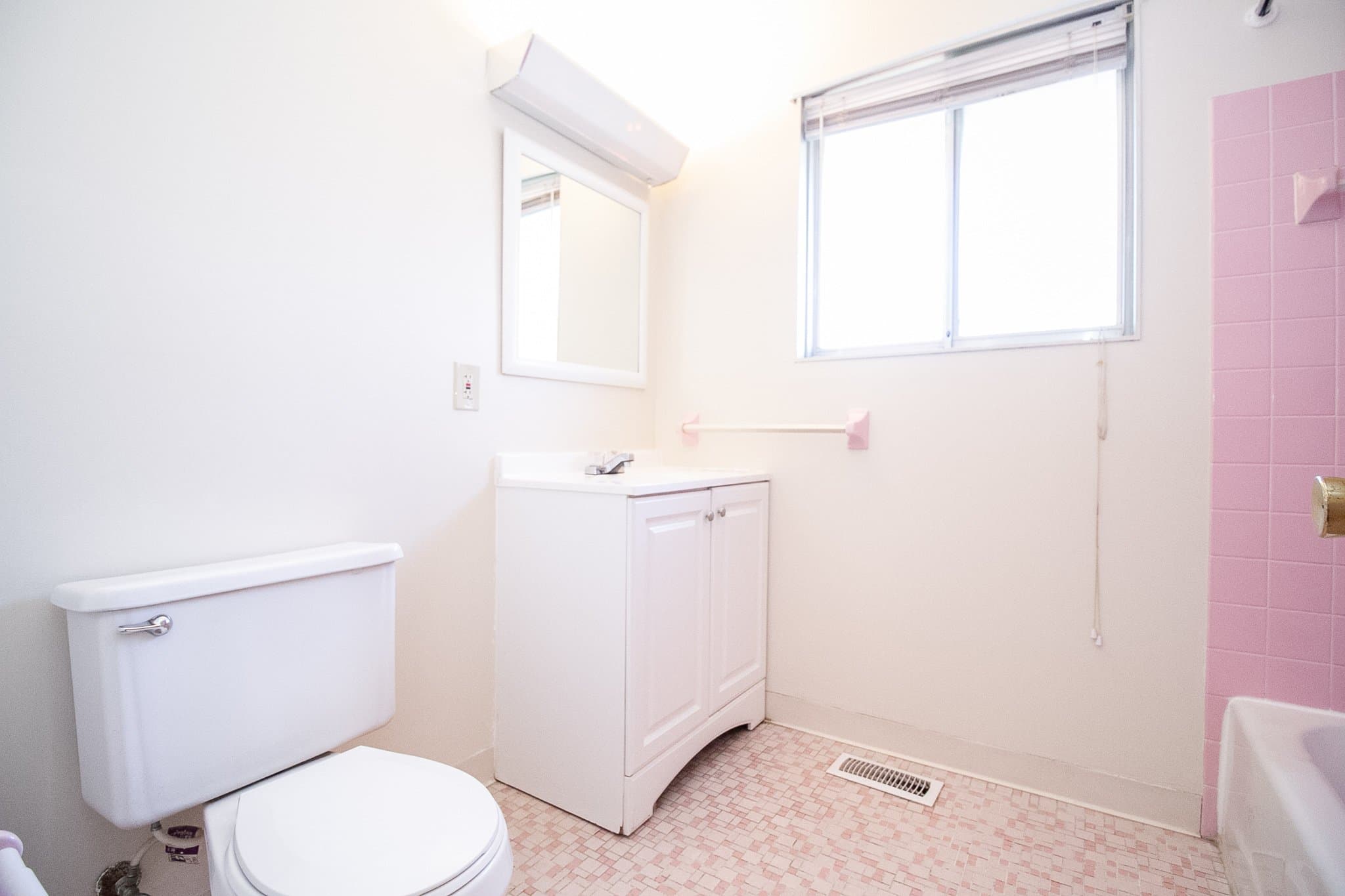 Toledo Apartment: 4825 Hill Ave 19