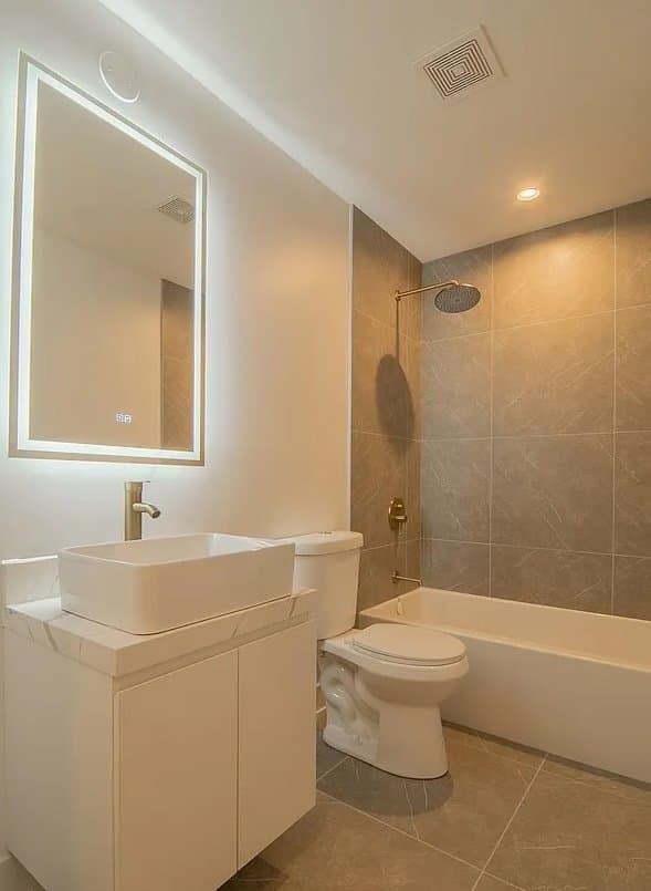 Chicago Apartment: 2046 W Washington Blvd