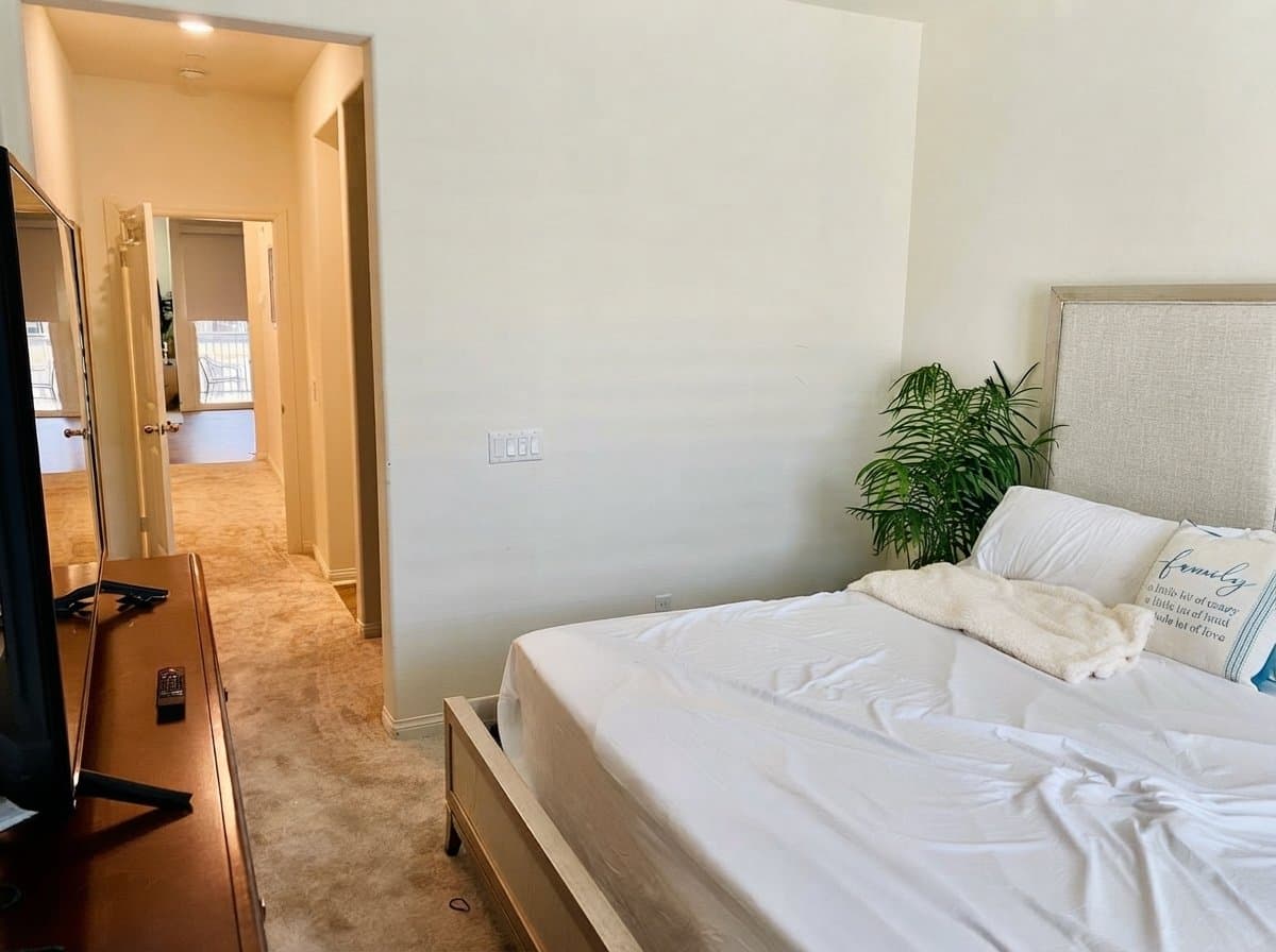 Fontana Condo: 16621 Wyndham Ln