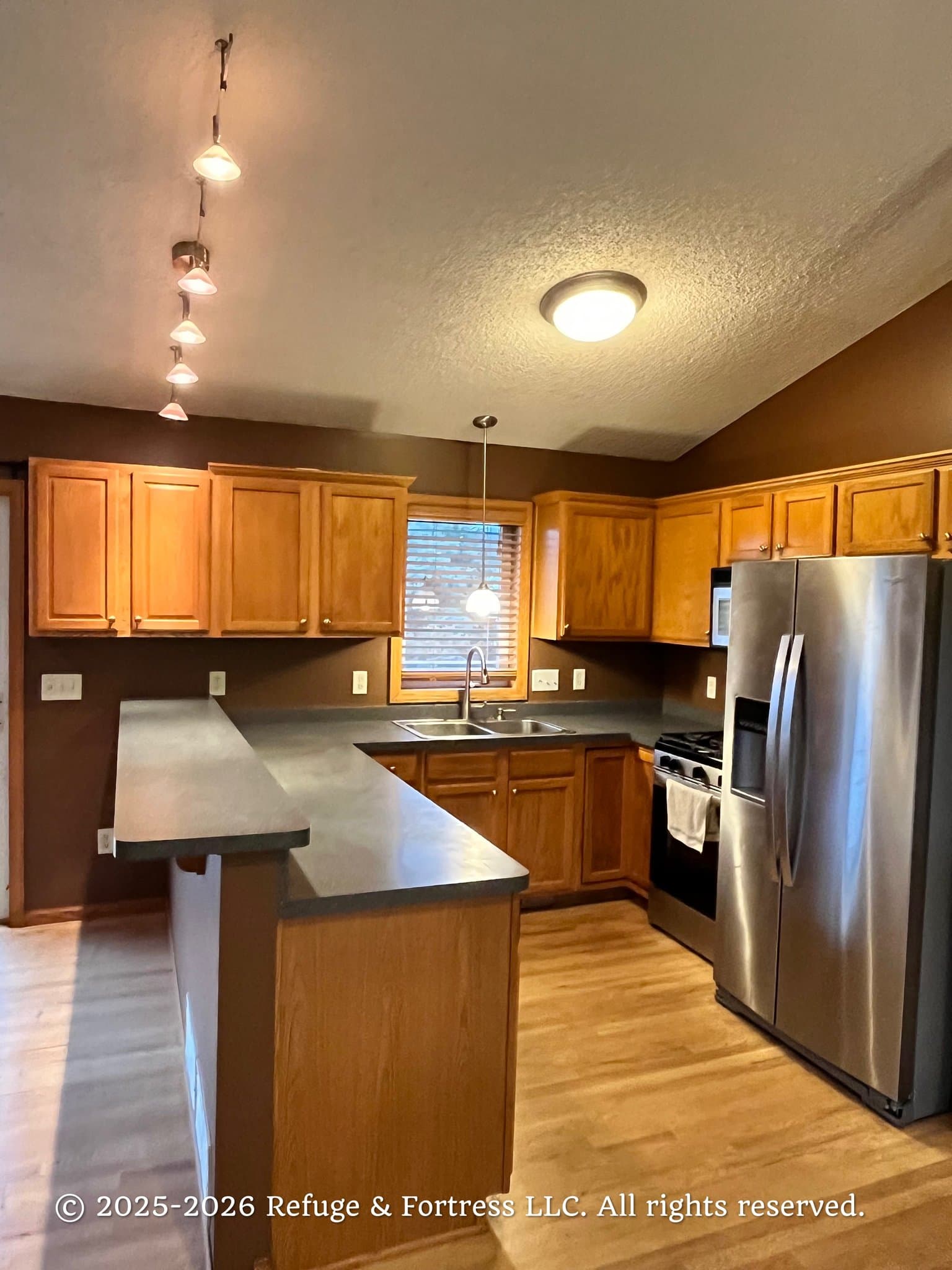 Shakopee House: 817 Jack Russell Ave