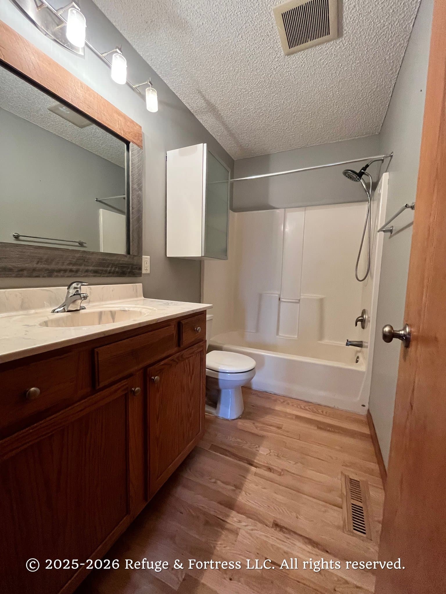 Shakopee House: 817 Jack Russell Ave