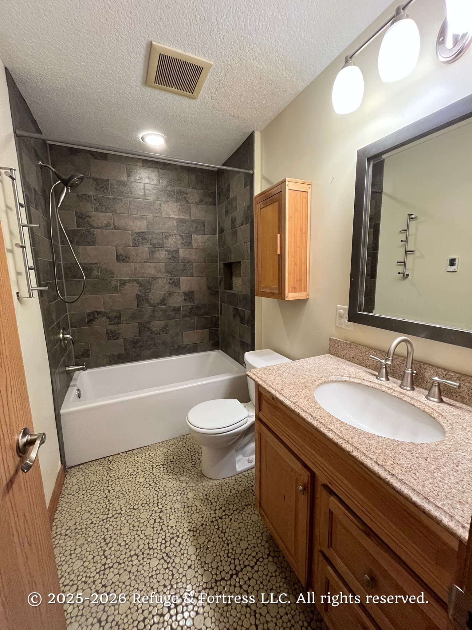 Shakopee House: 817 Jack Russell Ave