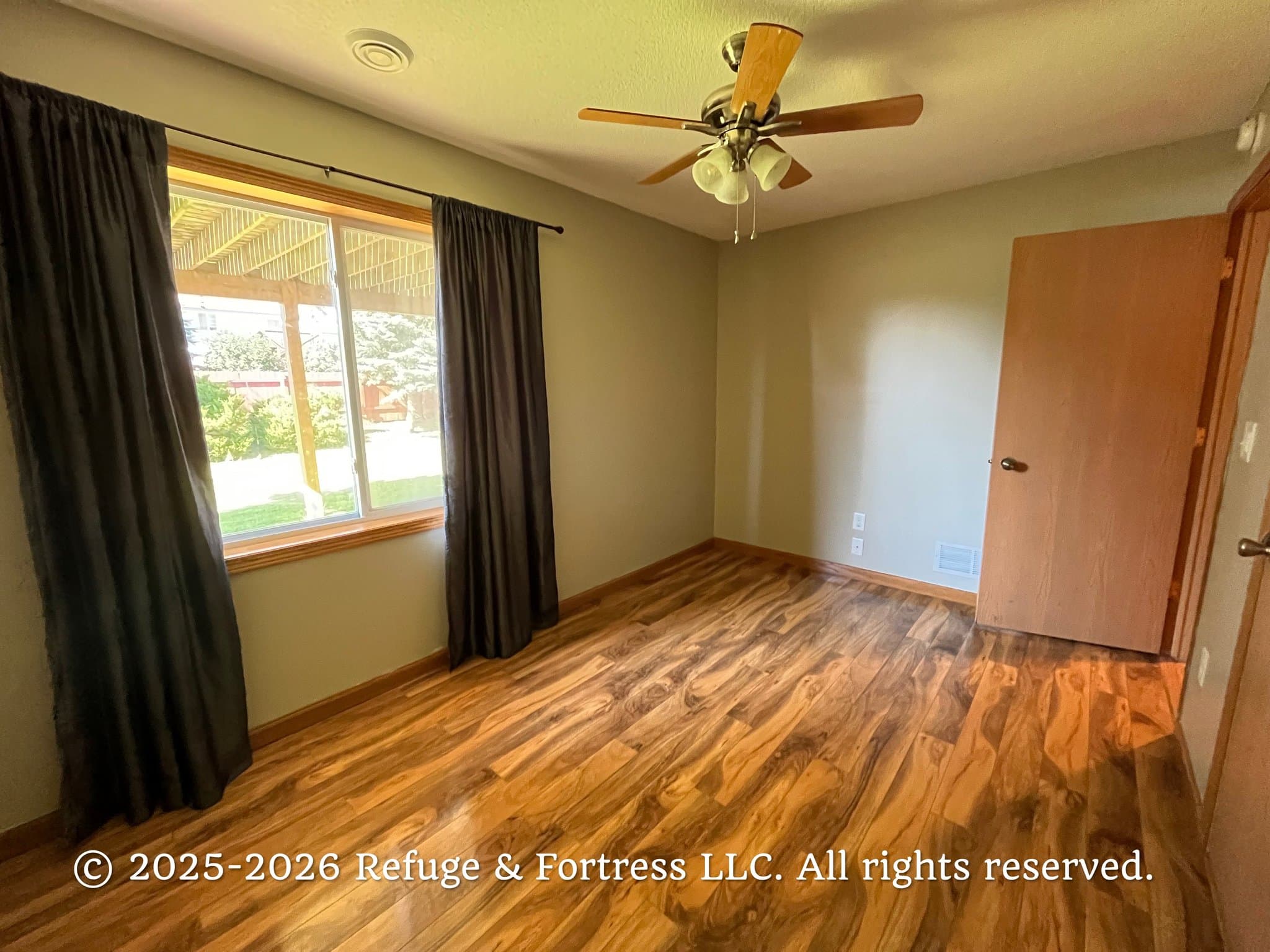Shakopee House: 817 Jack Russell Ave