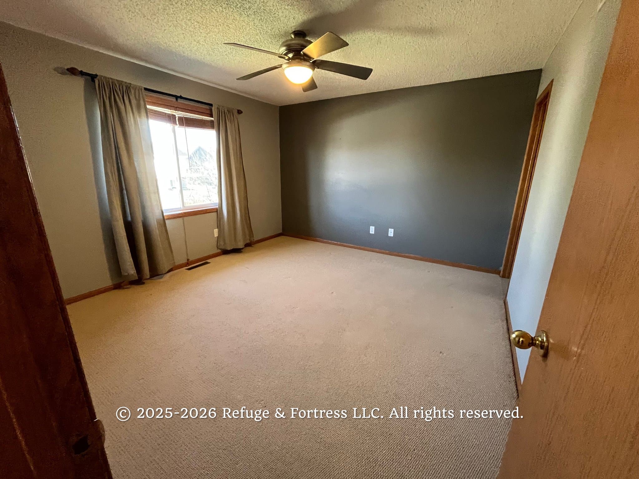Shakopee House: 817 Jack Russell Ave