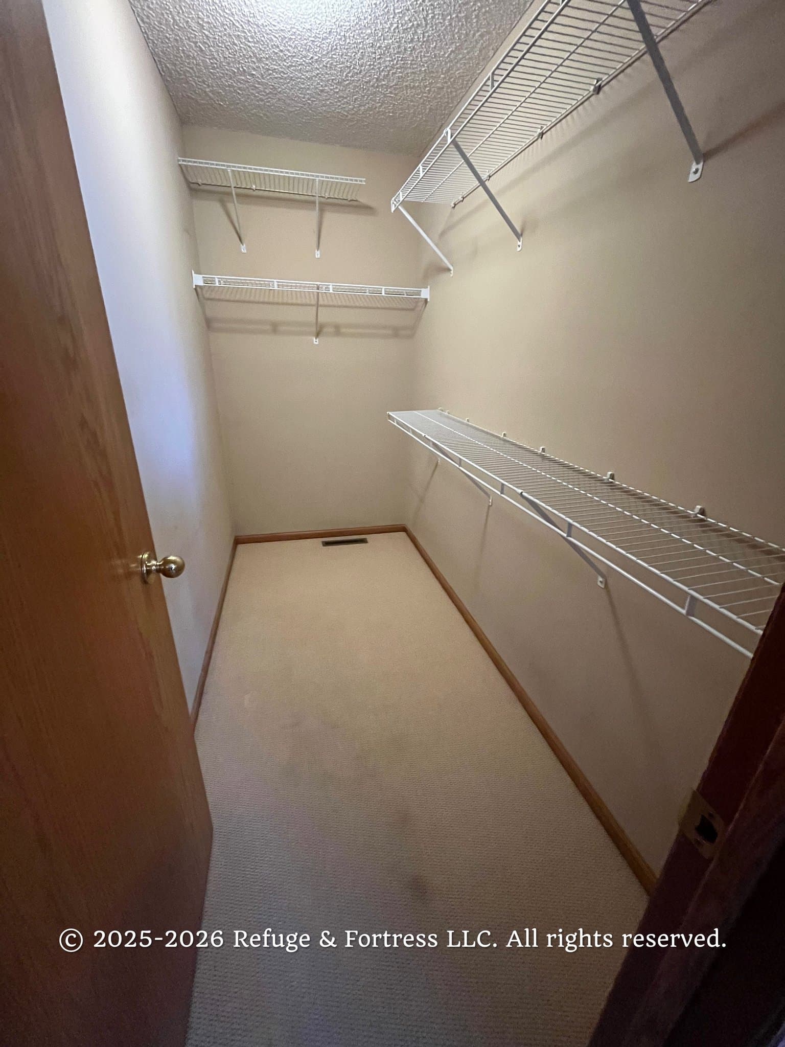 Shakopee House: 817 Jack Russell Ave