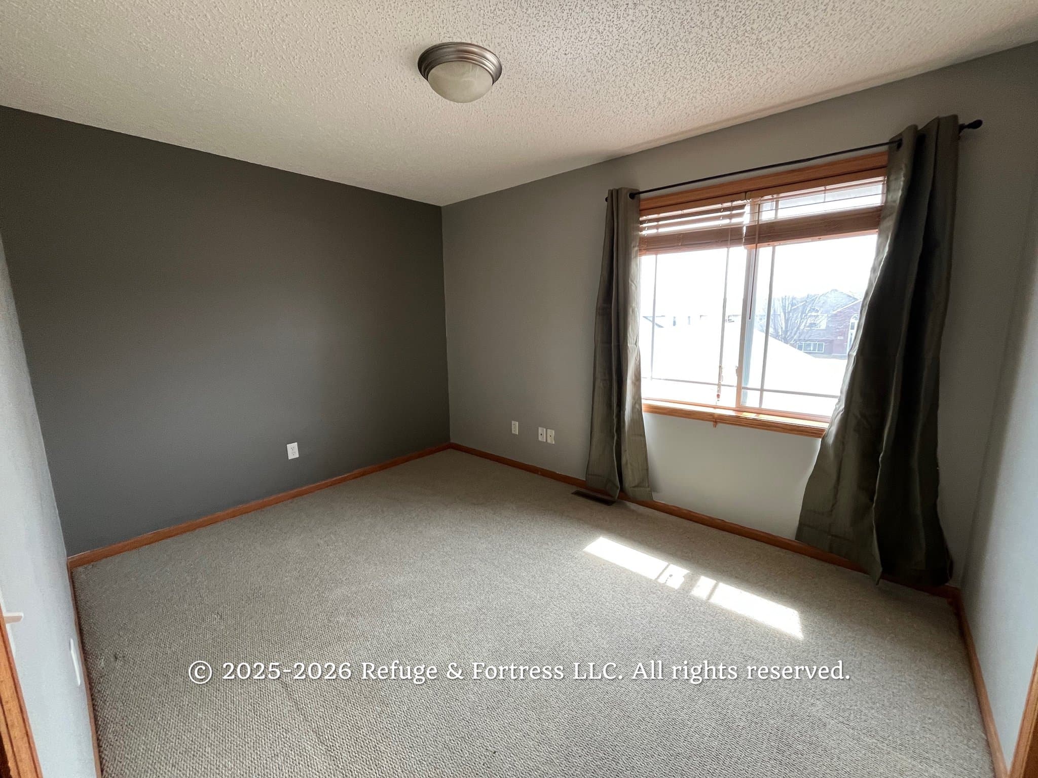 Shakopee House: 817 Jack Russell Ave