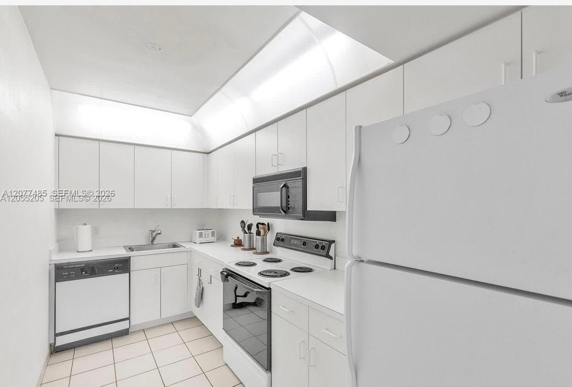 Miami Condo: 800 Claughton Island Dr