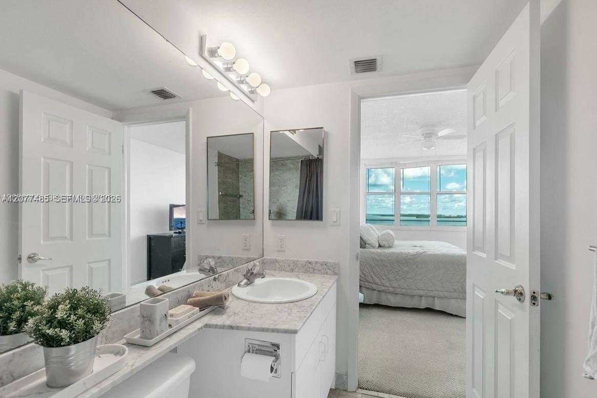 Miami Condo: 800 Claughton Island Dr