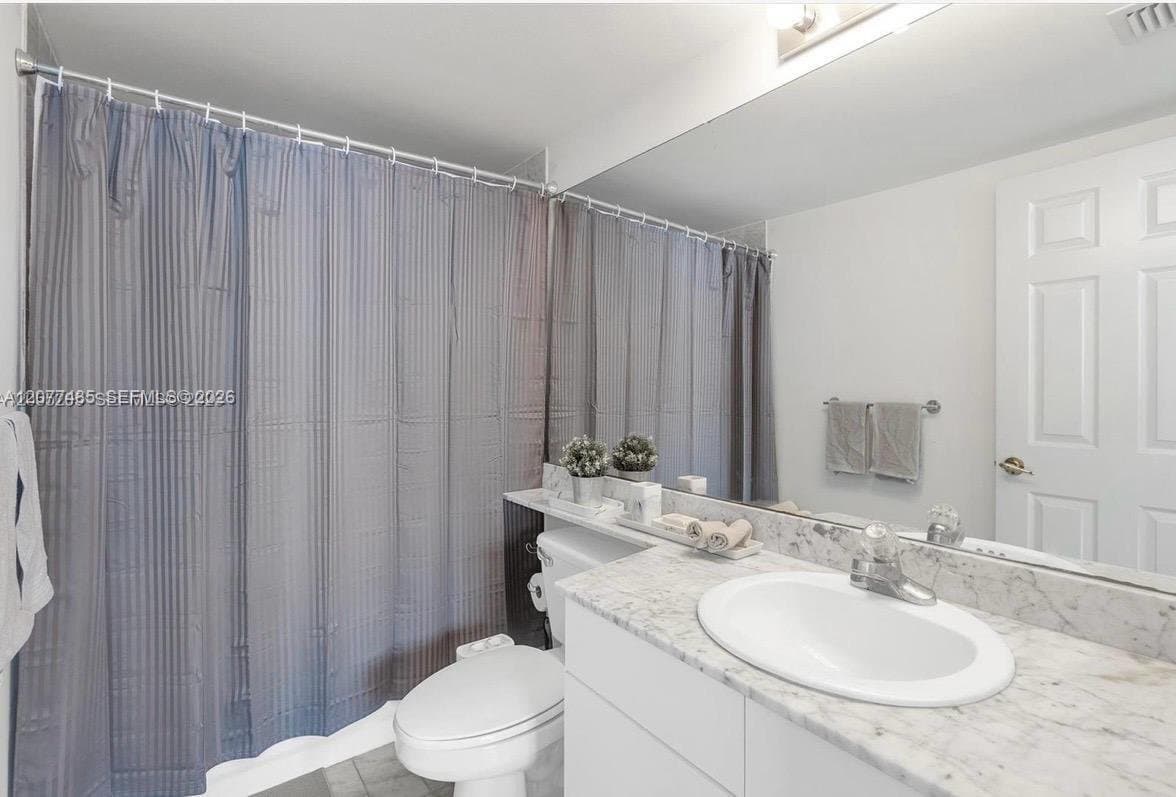 Miami Condo: 800 Claughton Island Dr