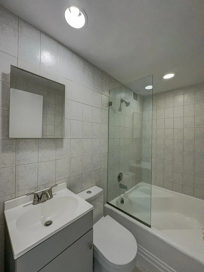 Buffalo Apartment: 849 Delaware Ave
