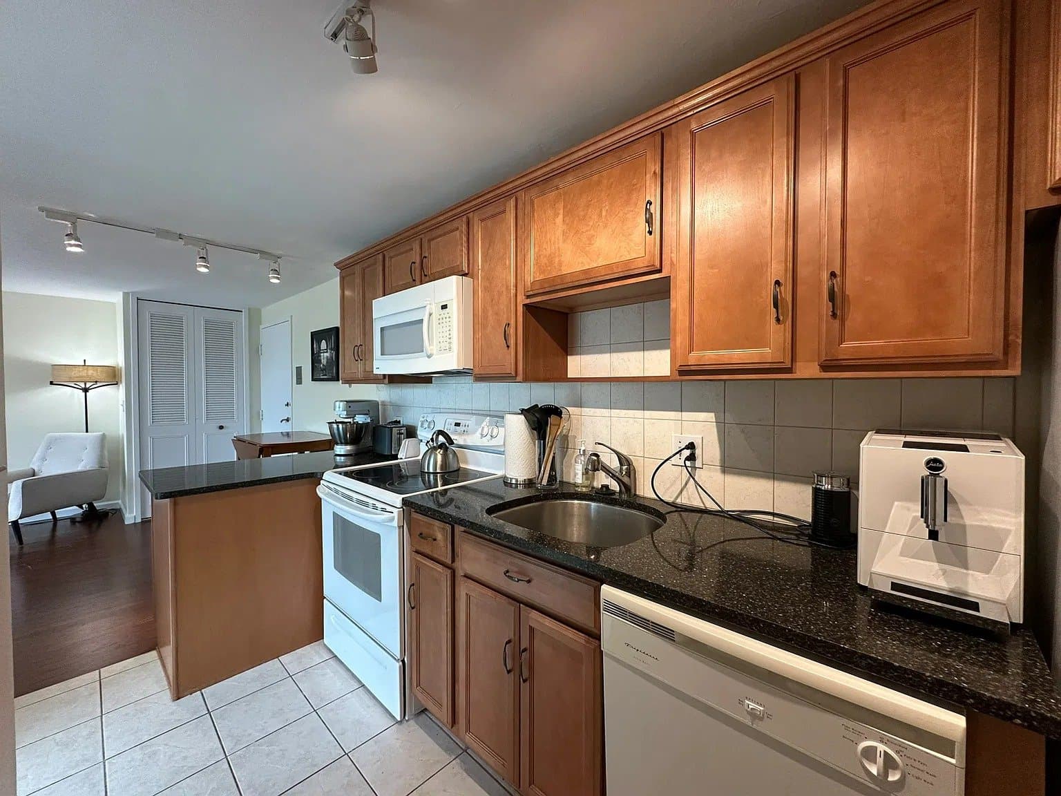 Buffalo Apartment: 849 Delaware Ave