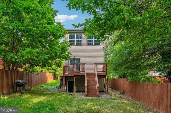 Washington House: 422 58th Street NE