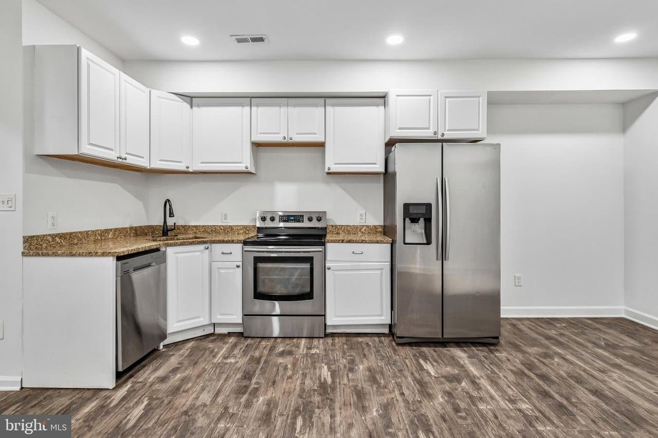 Washington House: 422 58th Street NE