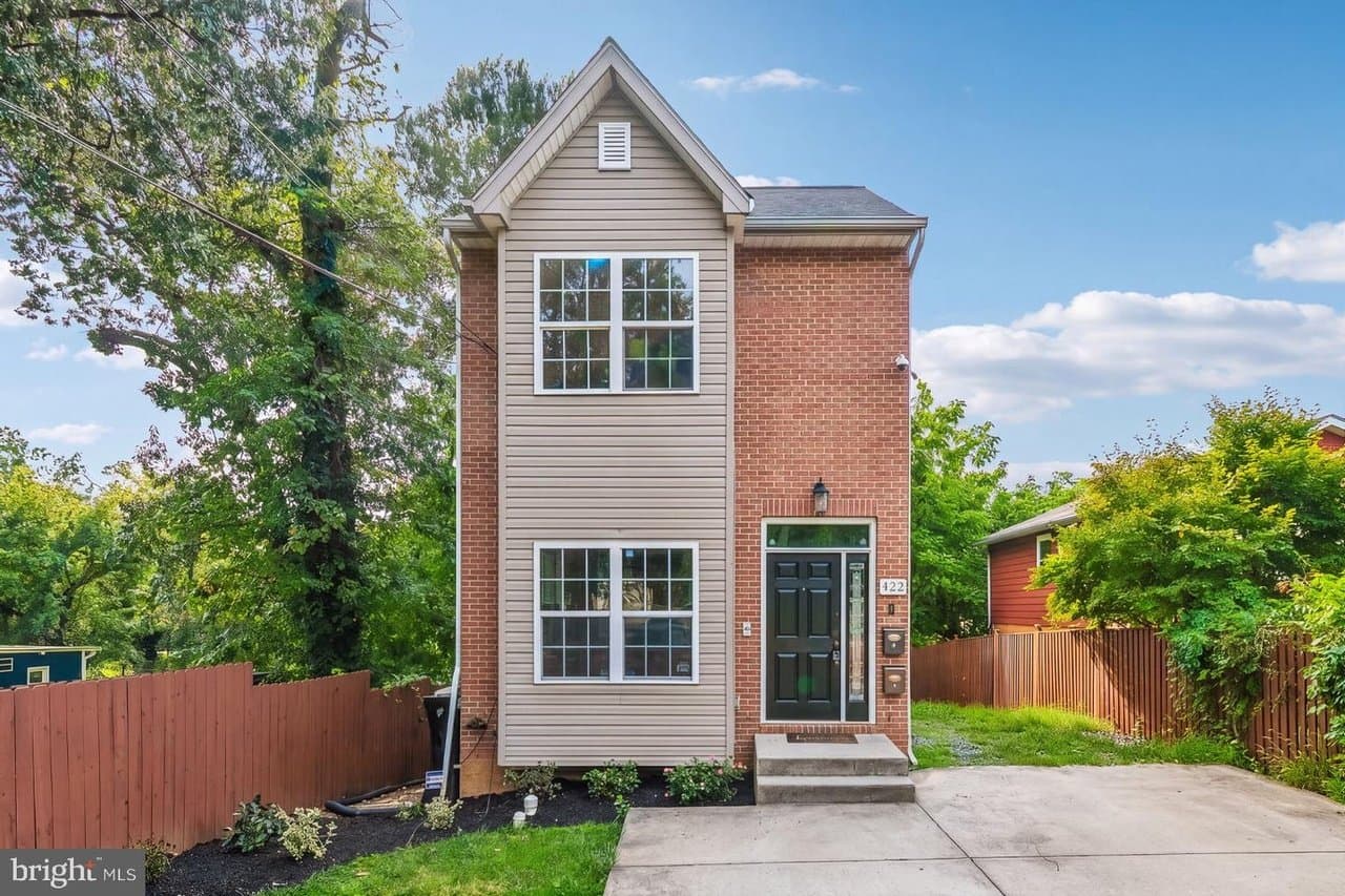 Washington House: 422 58th Street NE