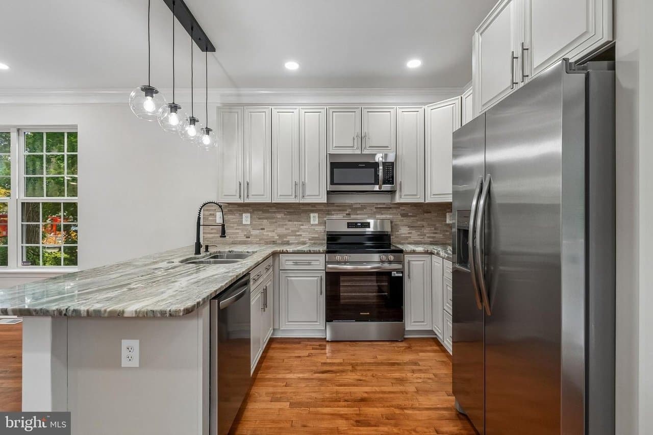 Washington House: 422 58th Street NE