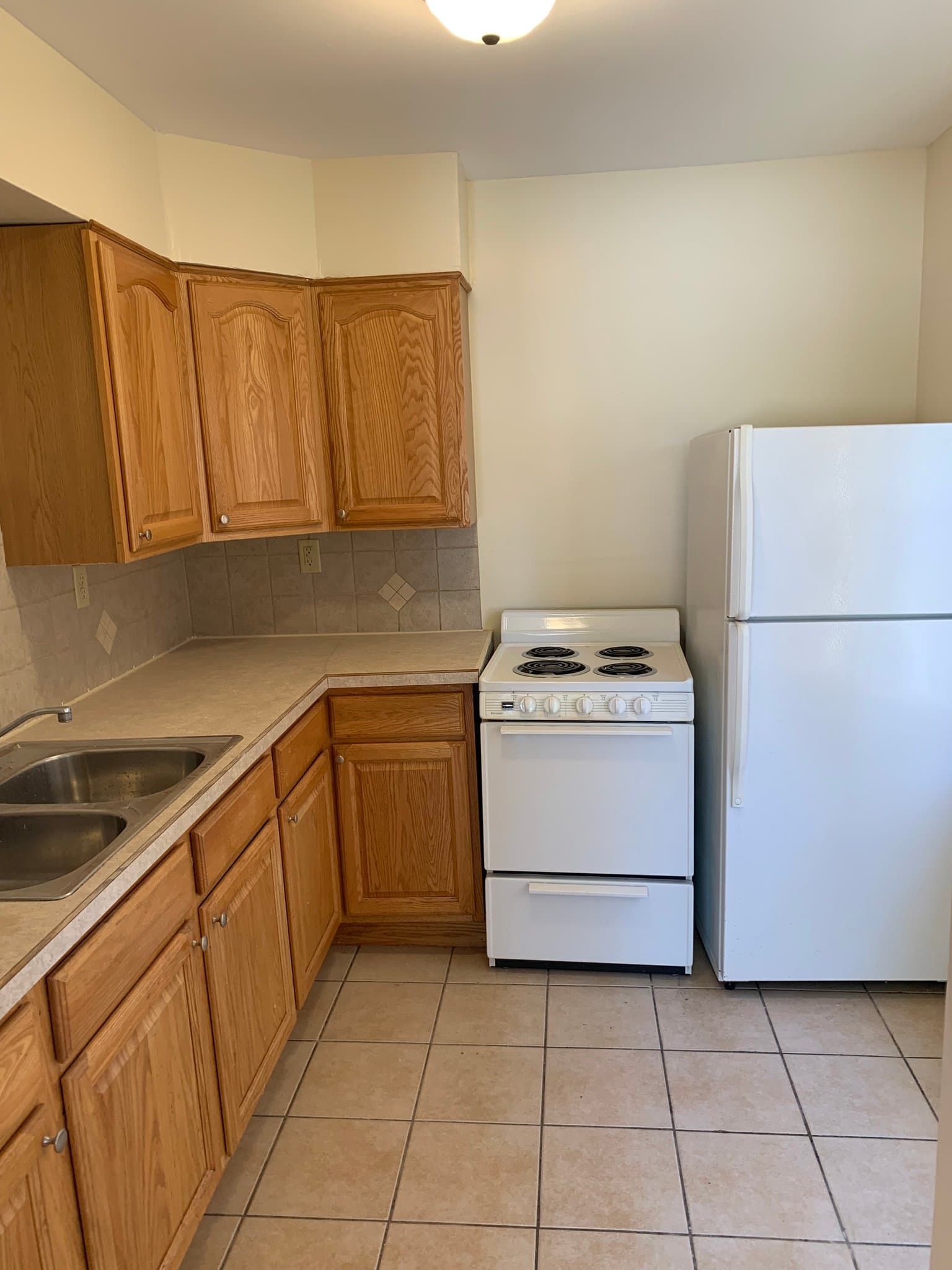 St. Paul Apartment: 705 snelling ave s.