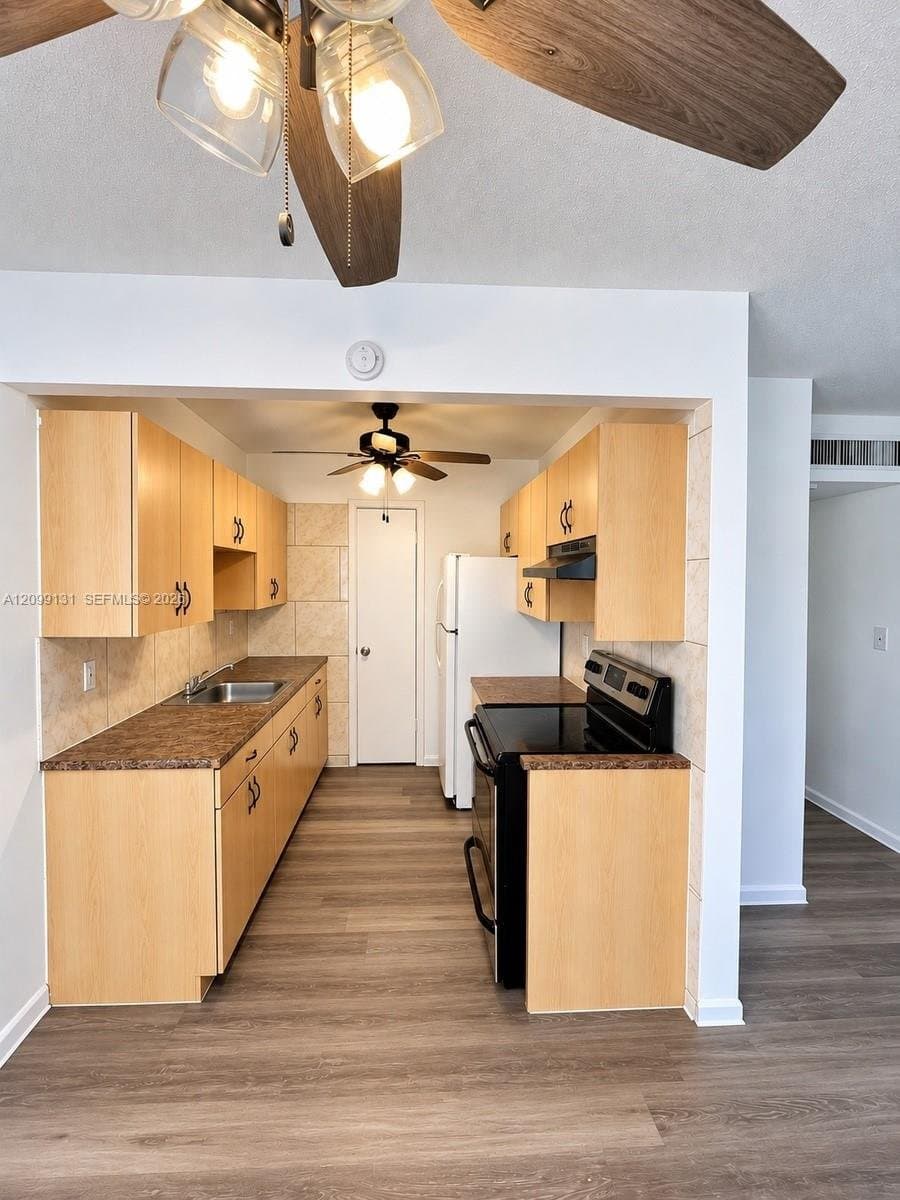 DEERFIELD BEACH Condo: 401 SW 13th Pl