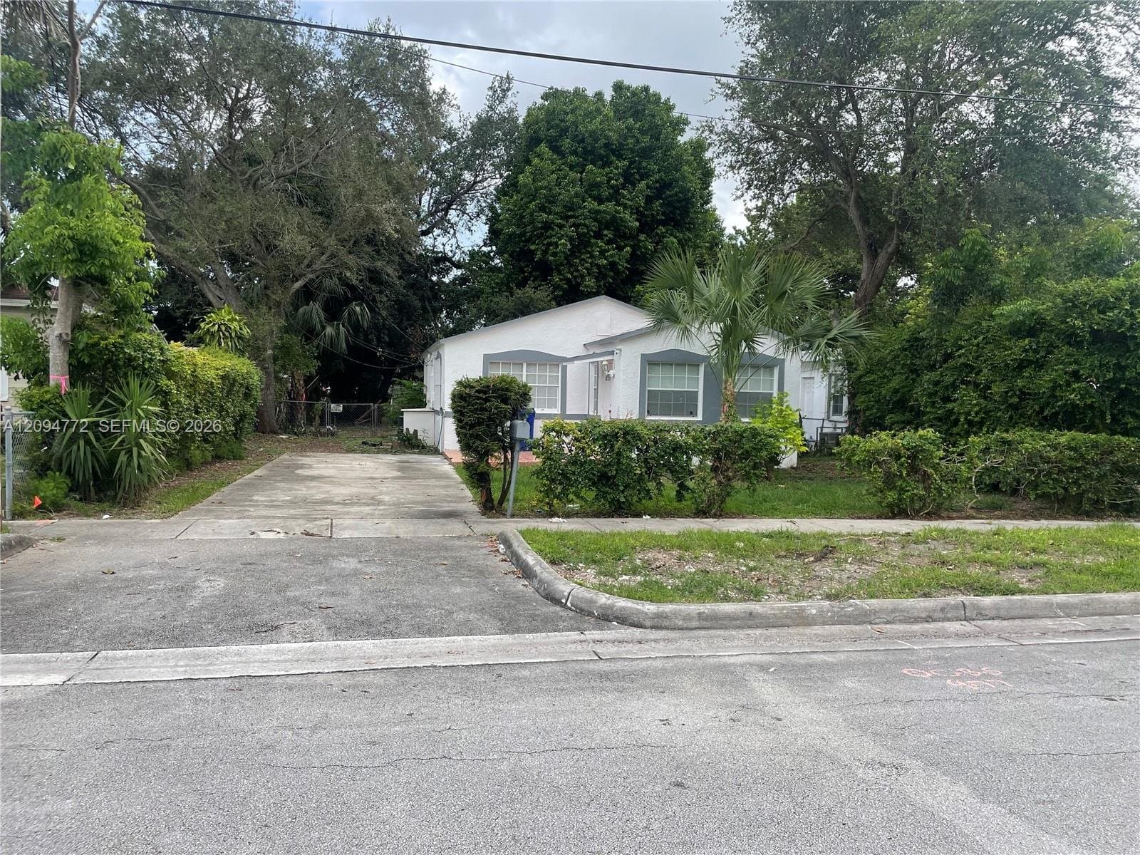 NORTH MIAMI BEACH House: 24 NE 169th St