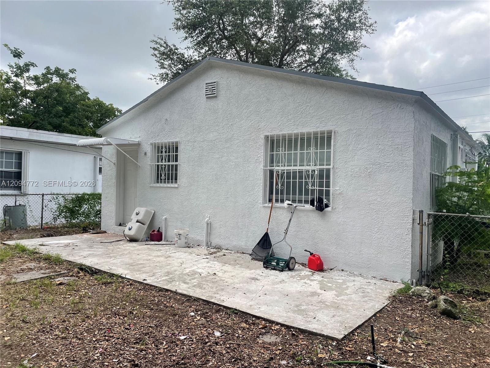 NORTH MIAMI BEACH House: 24 NE 169th St
