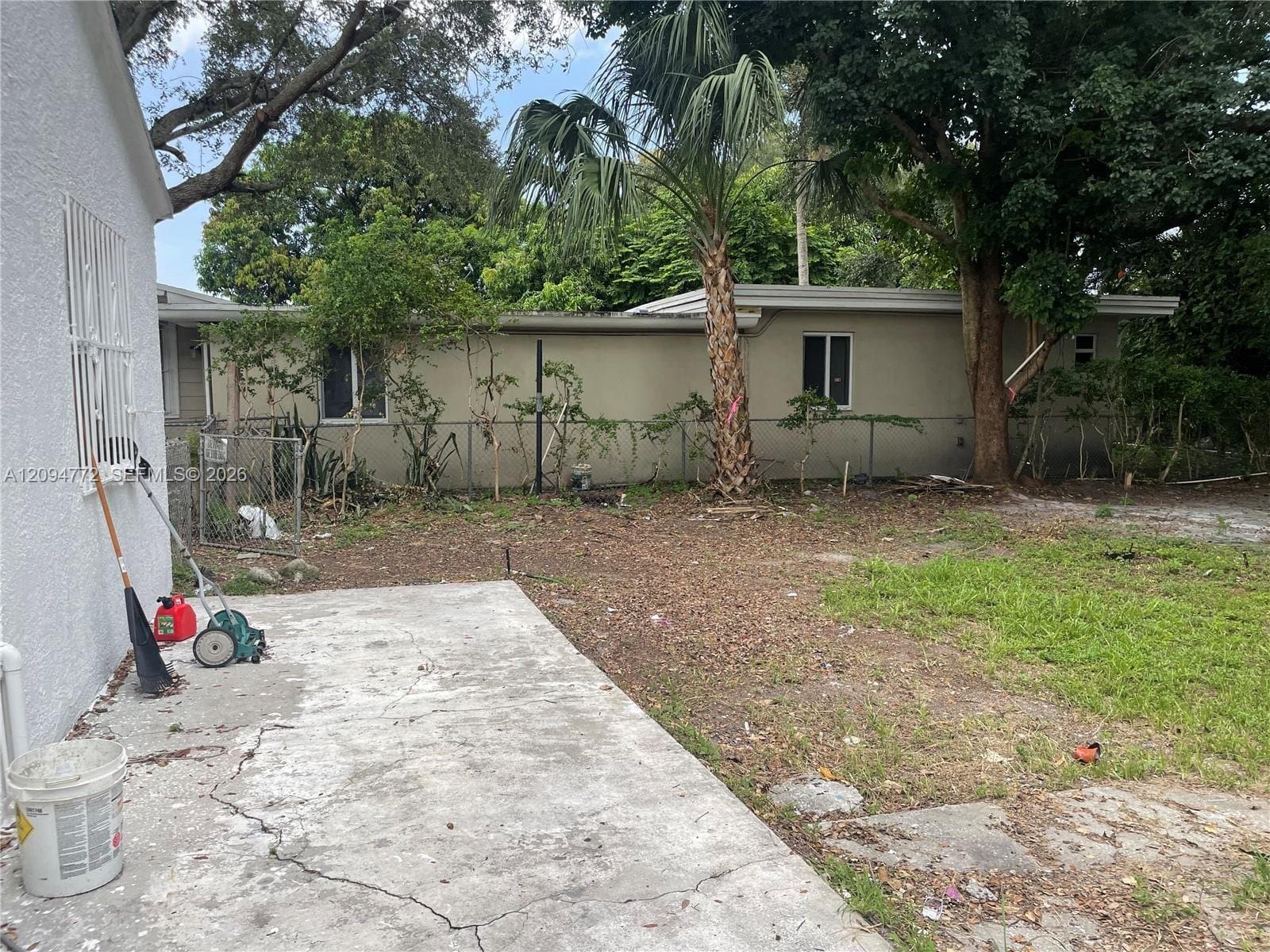 NORTH MIAMI BEACH House: 24 NE 169th St