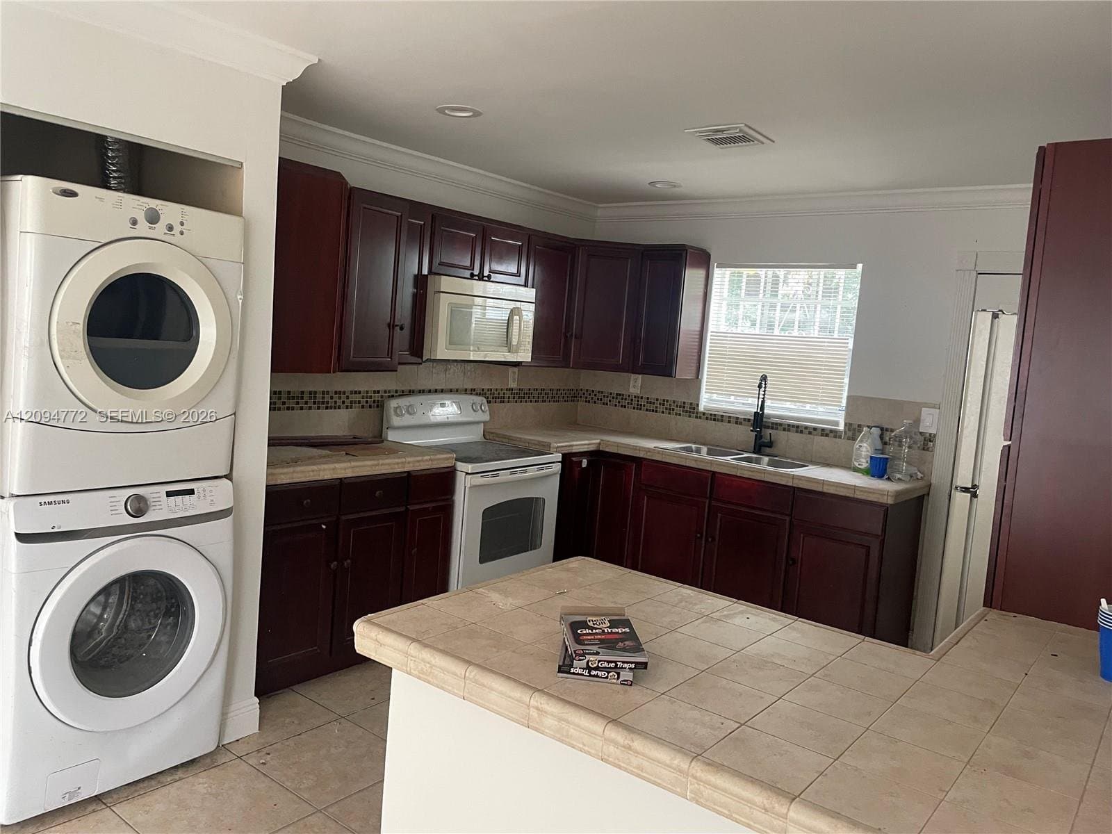 NORTH MIAMI BEACH House: 24 NE 169th St