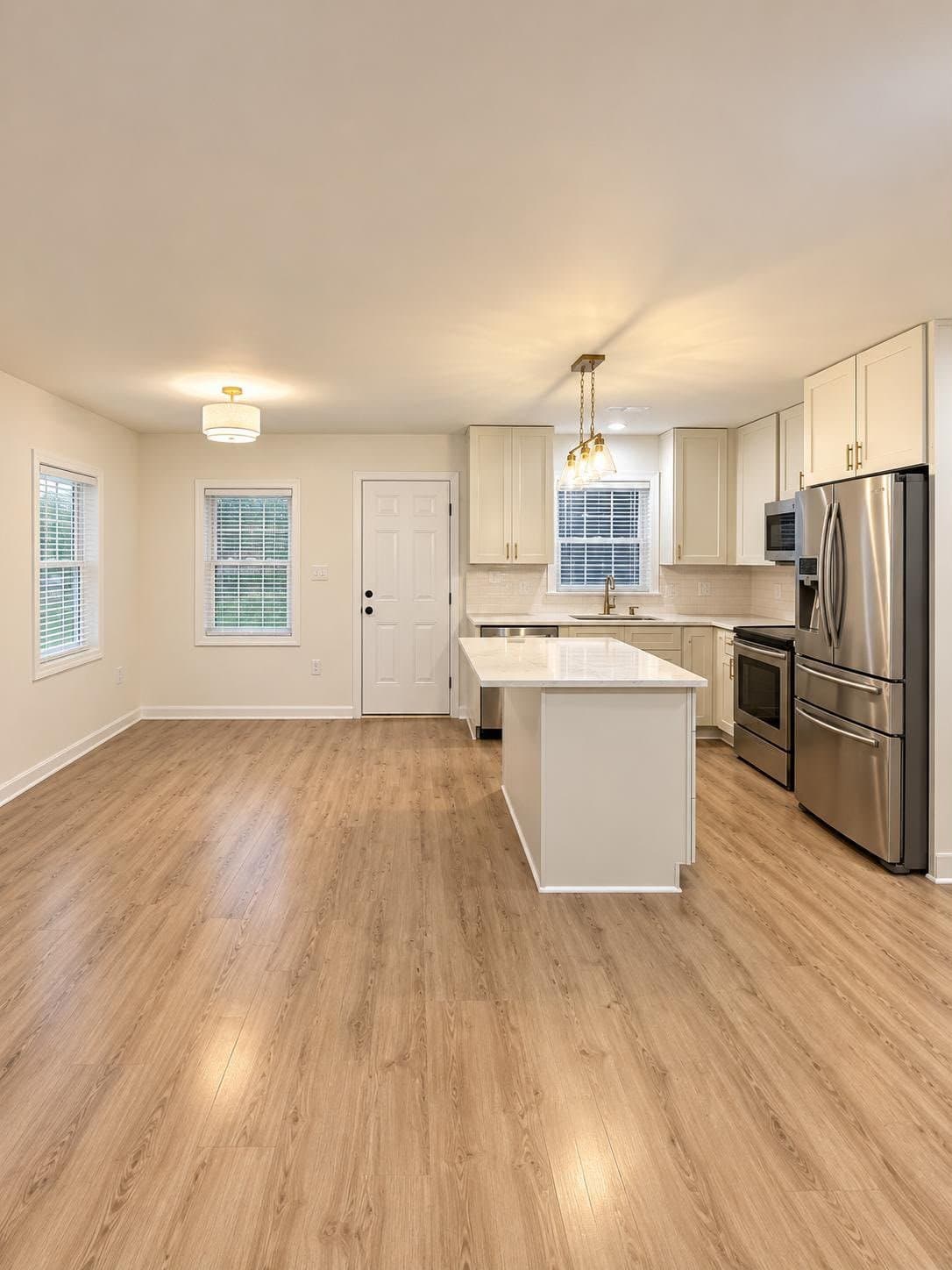 Charlotte Multiplex: 4701 Aspen ct