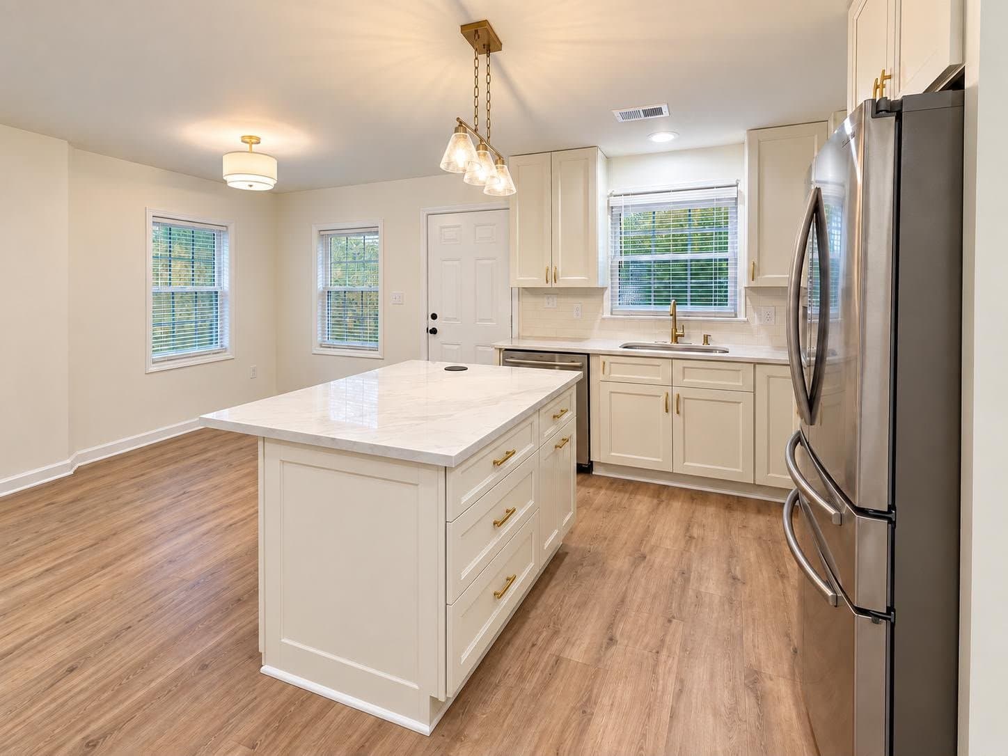 Charlotte Multiplex: 4701 Aspen ct