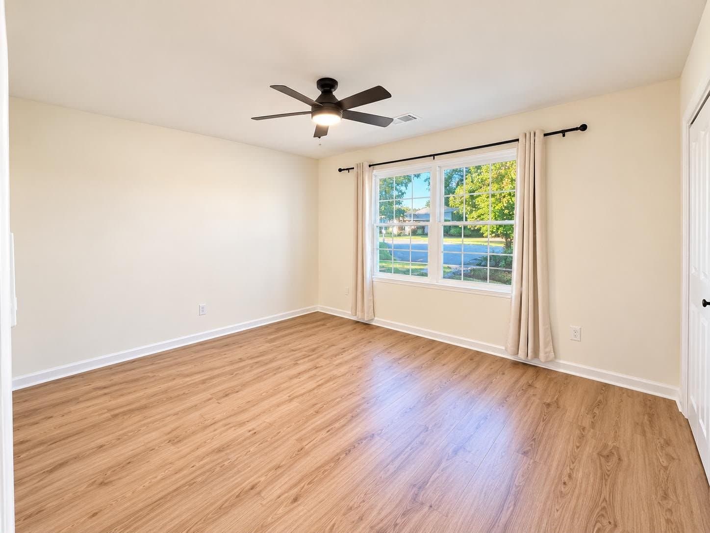 Charlotte Multiplex: 4701 Aspen ct