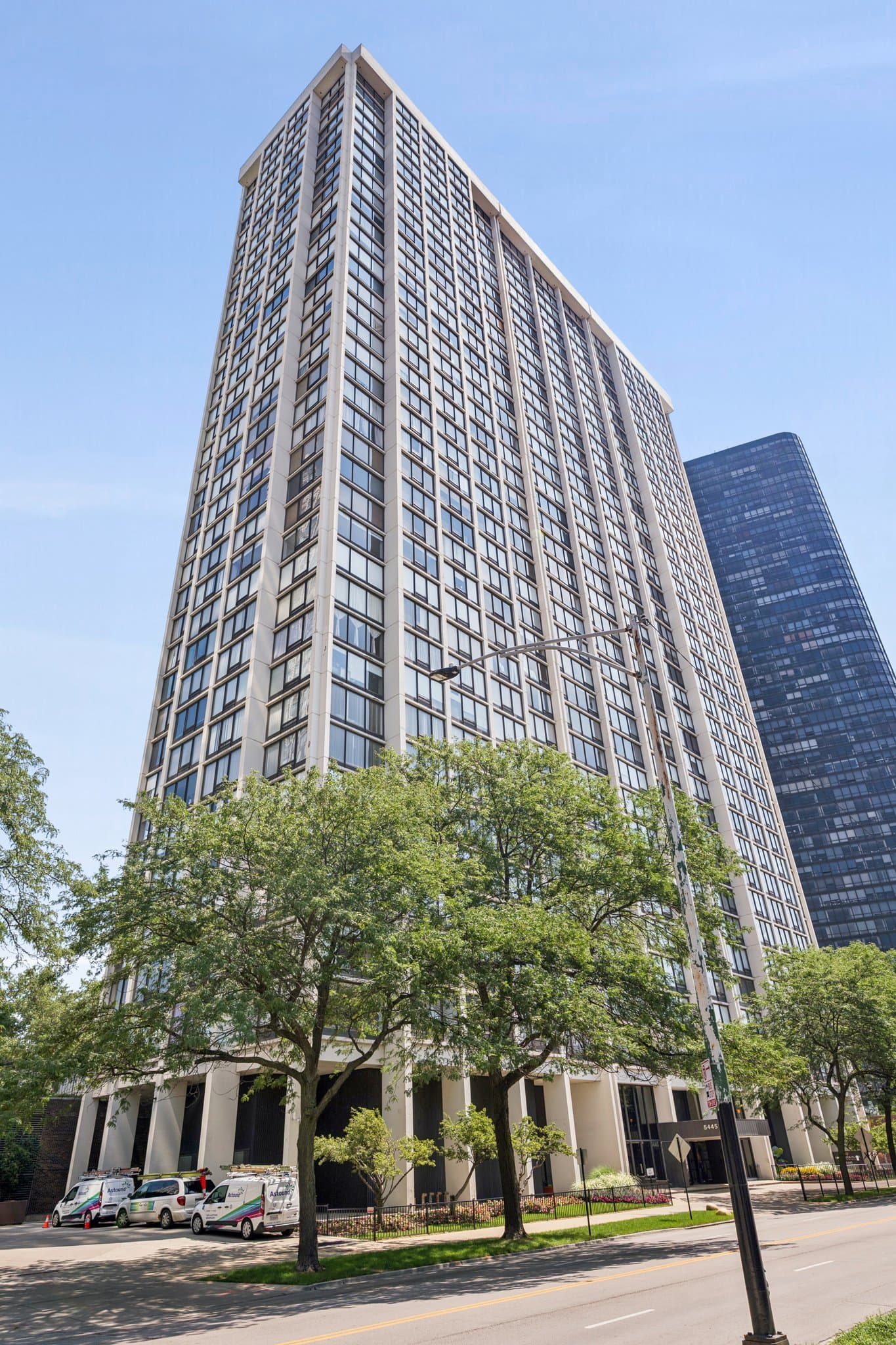 Chicago Condo: 5445 N Sheridan Rd
