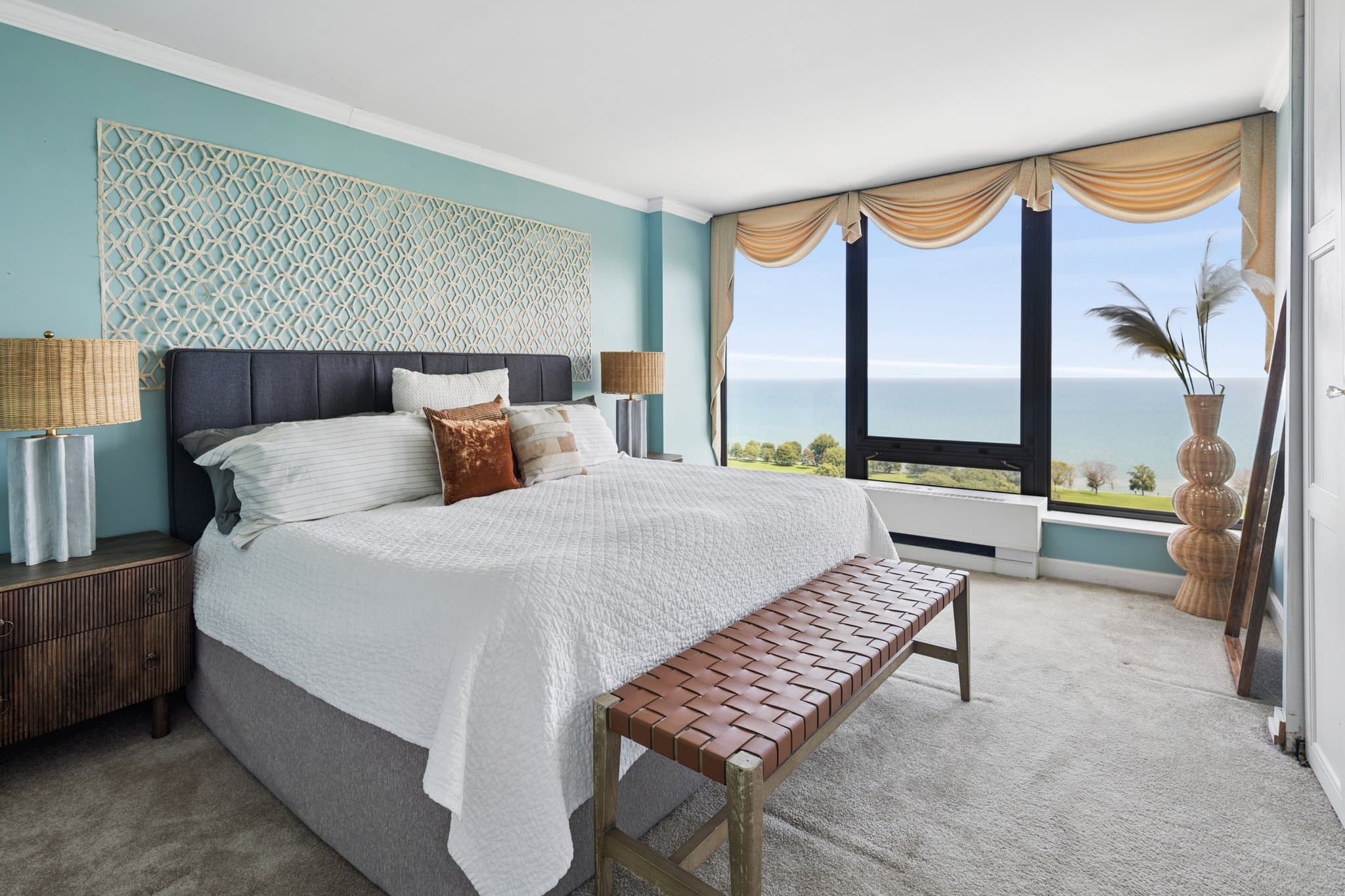 Chicago Condo: 5445 N Sheridan Rd