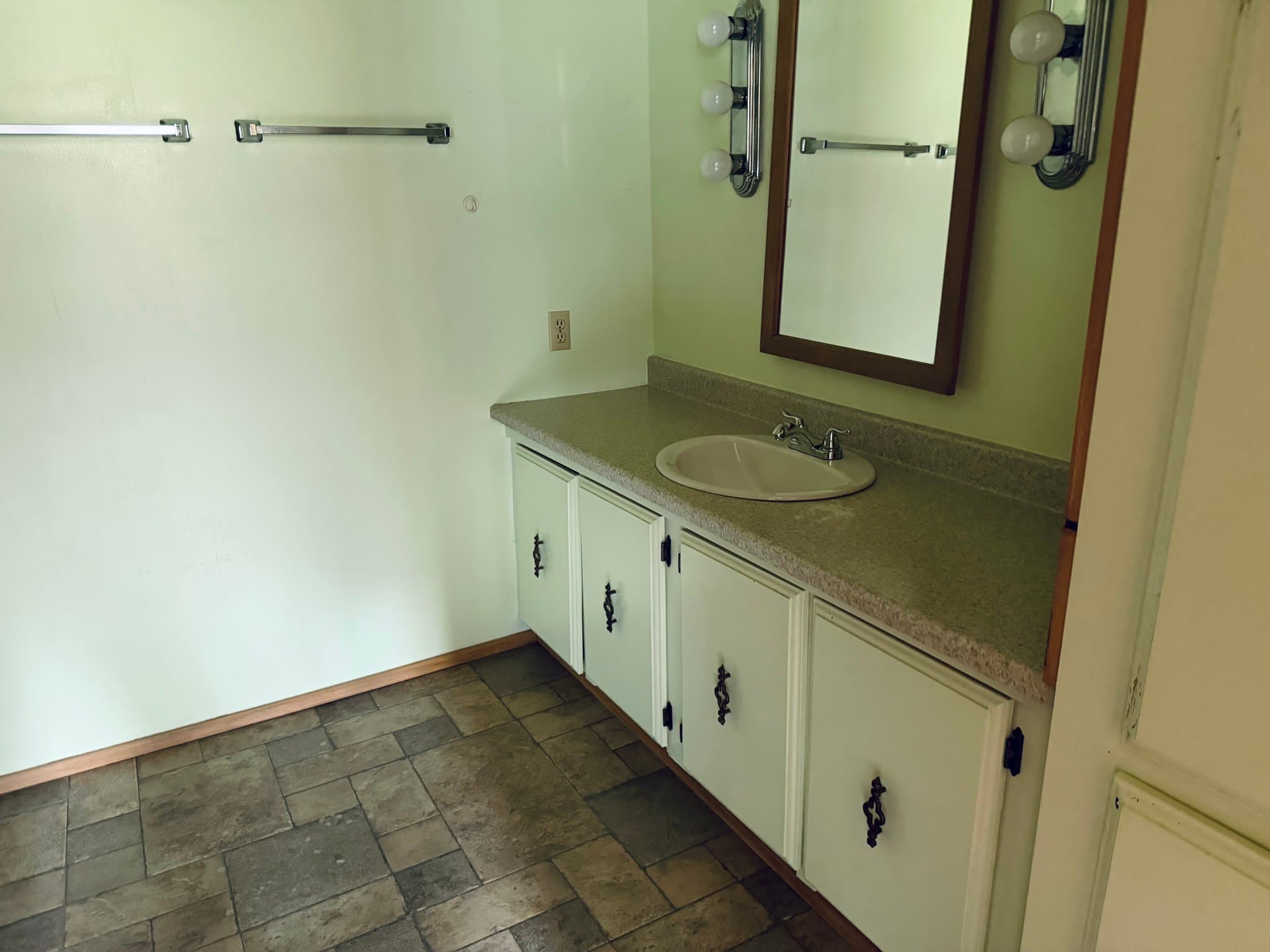 Cascade House: 60 Bald Eagle Drive