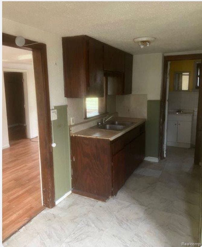 Detroit House: 15871 Fairmount Drive
