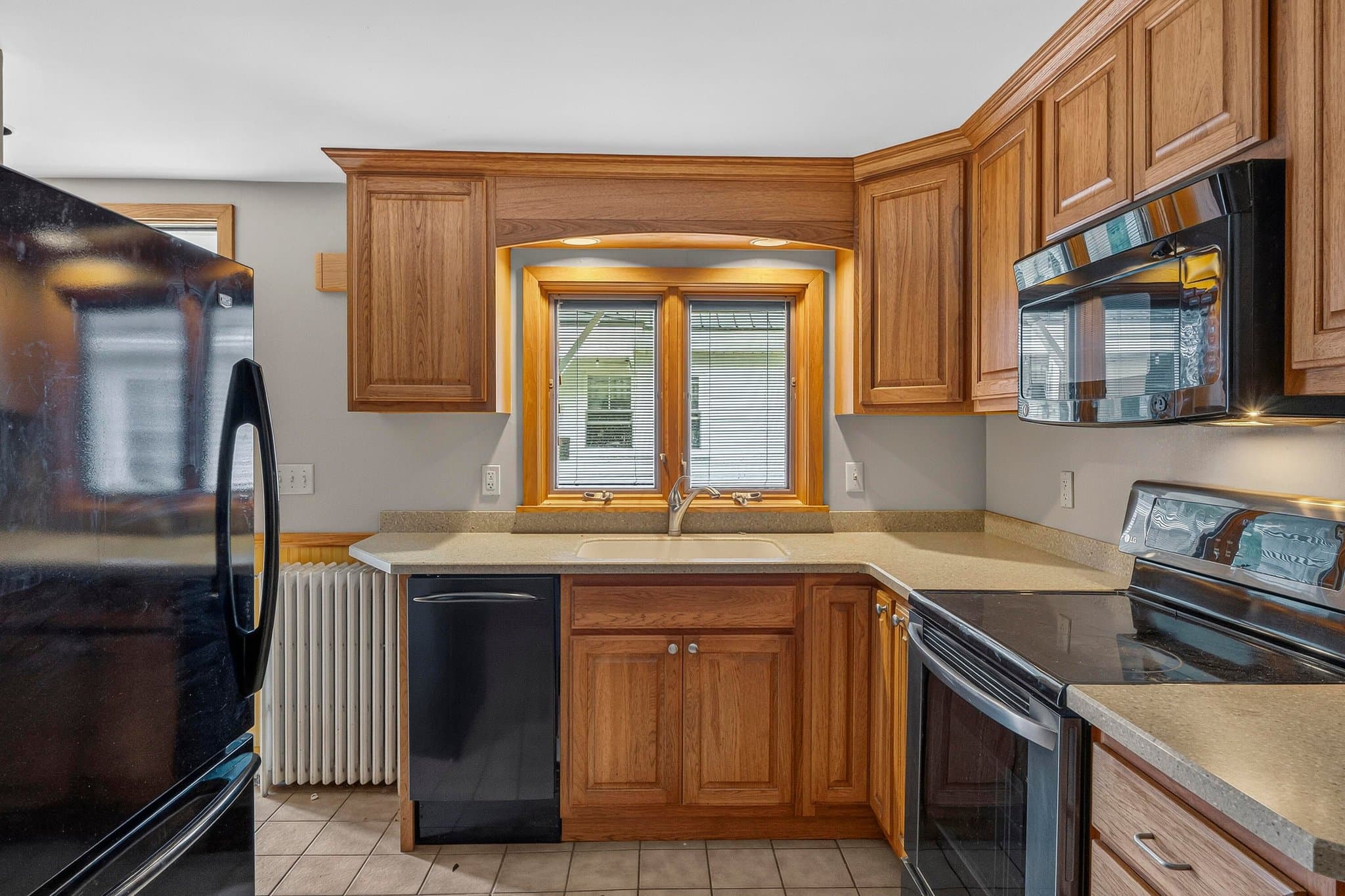 Auburn House: 16 Beacon Avenue